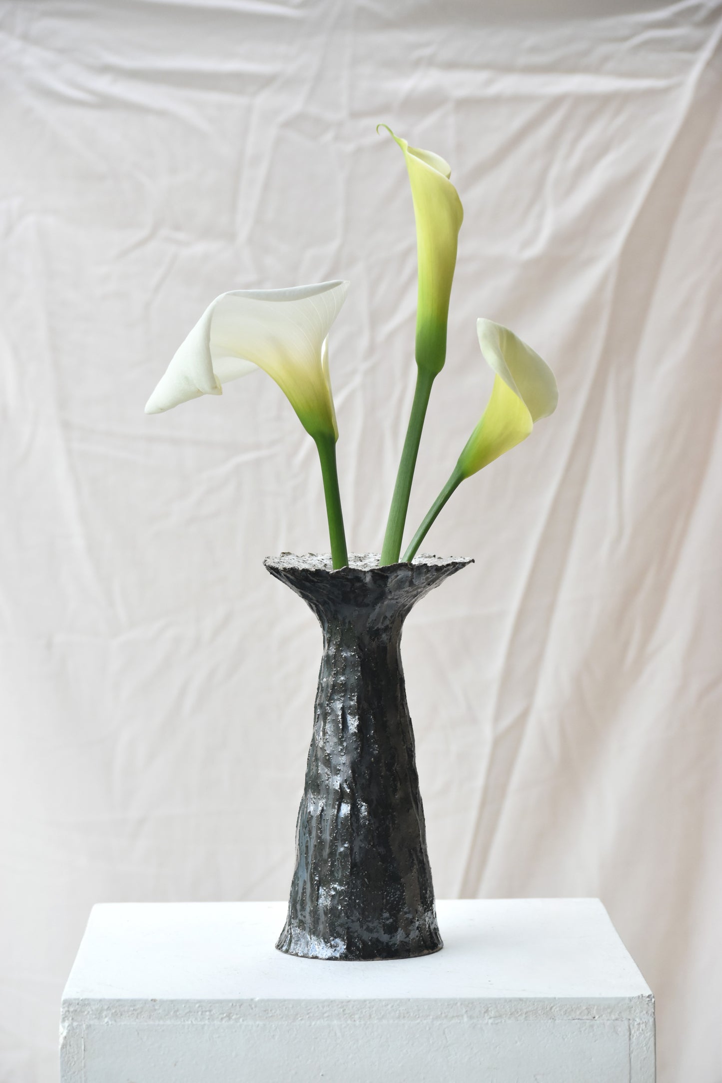 Wide neck vase black and white